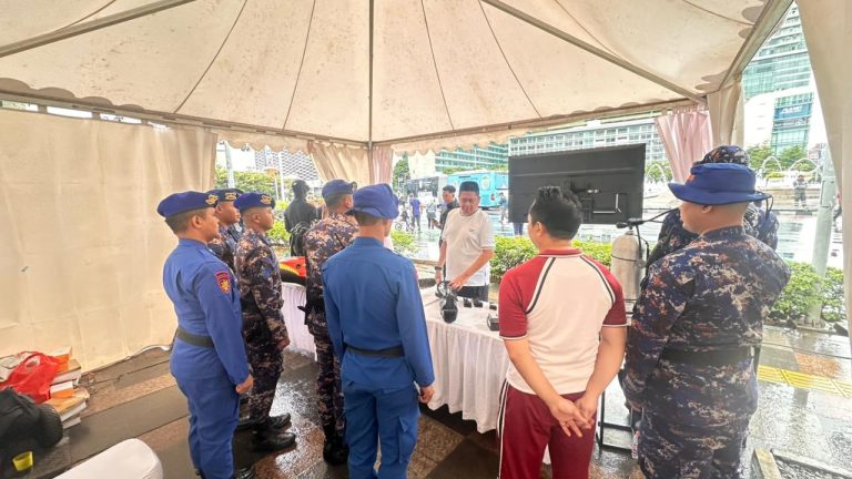Korpolairud Baharkam Polri Meriahkan Festival Komik Polisi Penolong di CFD Bundaran HI